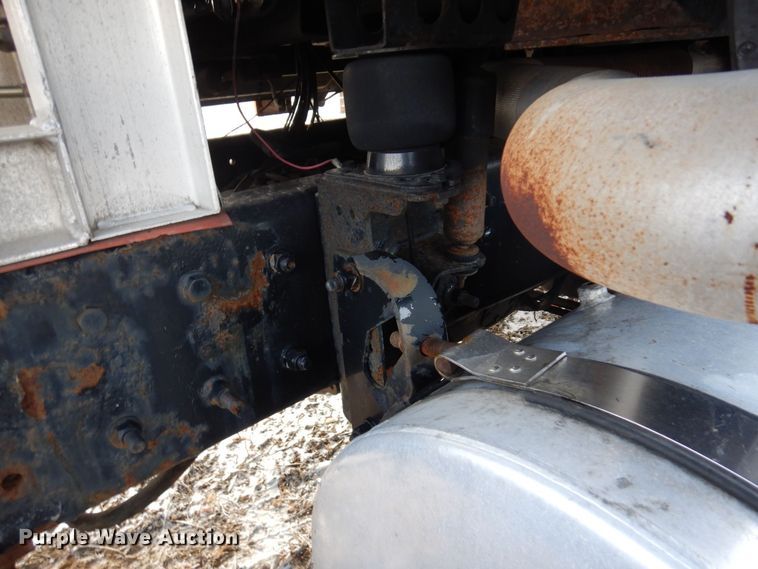 image for item AF9367 2006 Mack CV713  semi truck