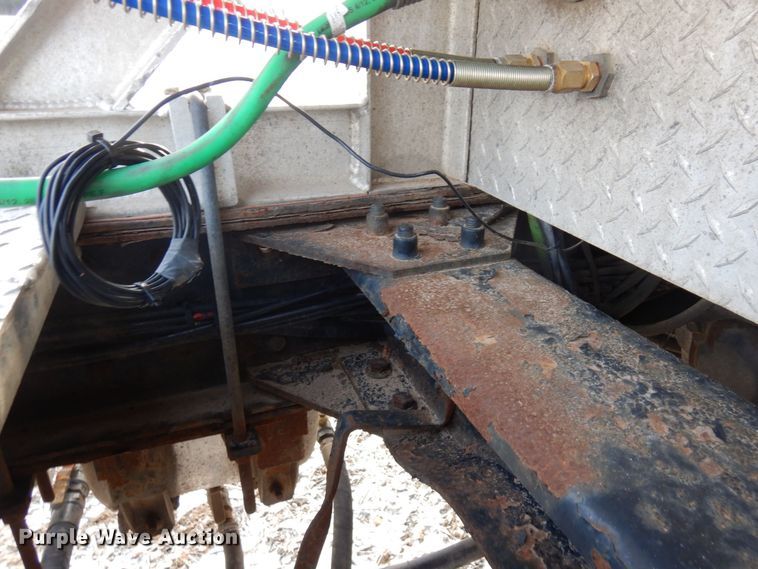 image for item AF9367 2006 Mack CV713  semi truck