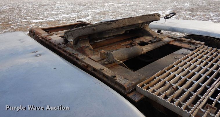 image for item AF9367 2006 Mack CV713  semi truck