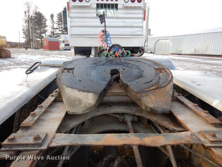 image for item AF9367 2006 Mack CV713  semi truck