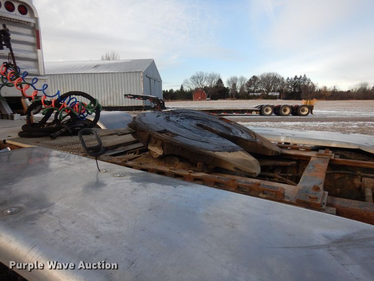 image for item AF9367 2006 Mack CV713  semi truck