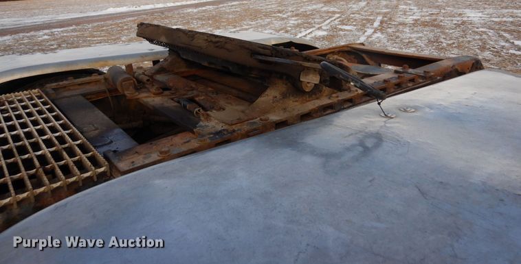 image for item AF9367 2006 Mack CV713  semi truck