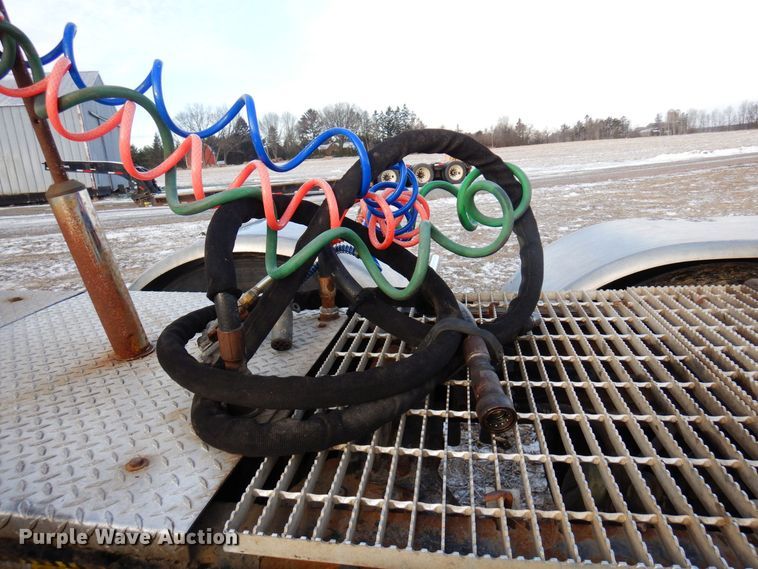 image for item AF9367 2006 Mack CV713  semi truck