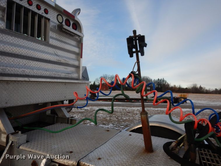 image for item AF9367 2006 Mack CV713  semi truck