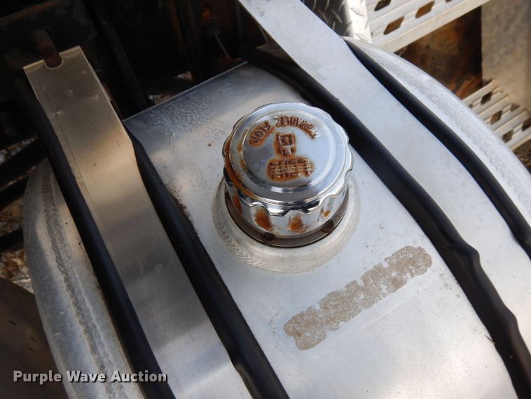 image for item AF9367 2006 Mack CV713  semi truck