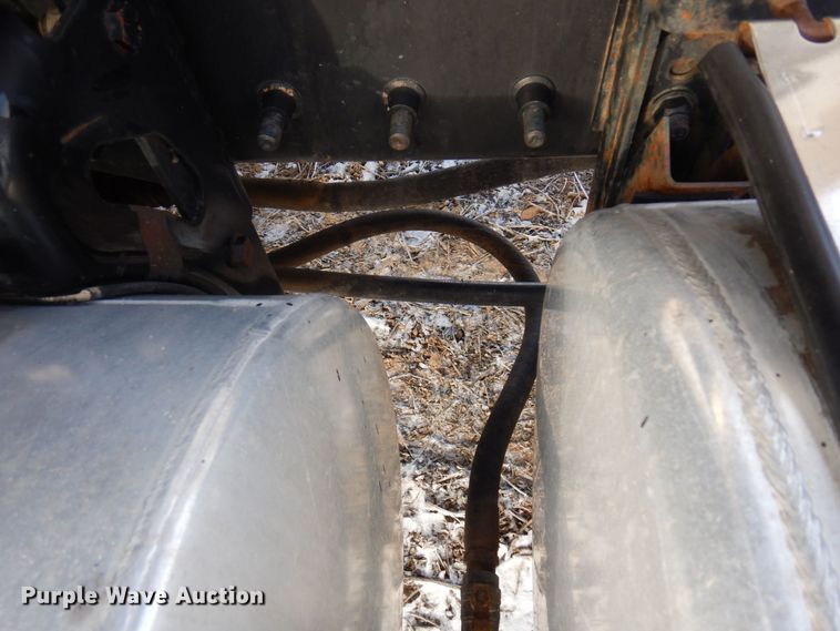 image for item AF9367 2006 Mack CV713  semi truck