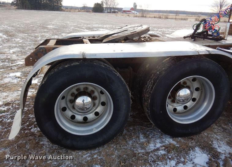 image for item AF9367 2006 Mack CV713  semi truck