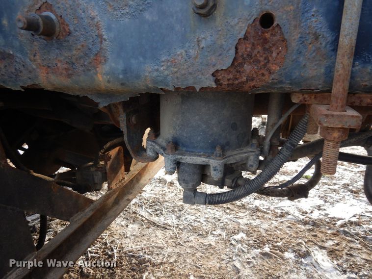 image for item AF9367 2006 Mack CV713  semi truck