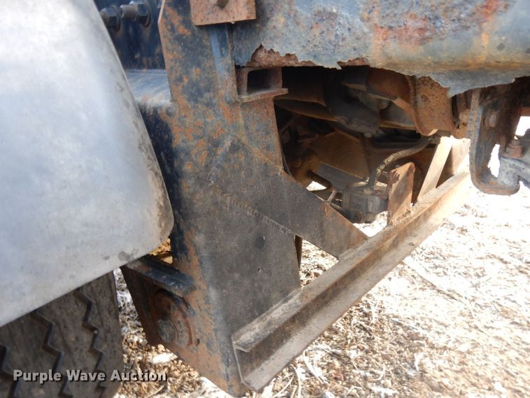 image for item AF9367 2006 Mack CV713  semi truck