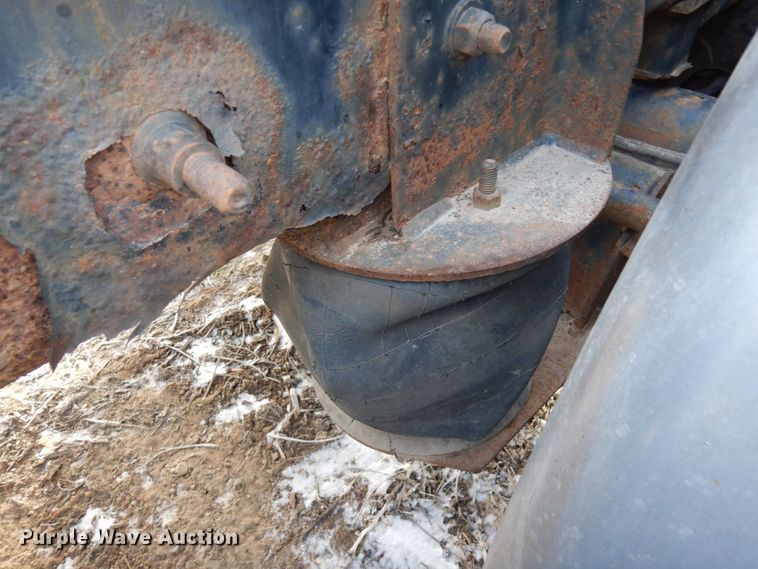 image for item AF9367 2006 Mack CV713  semi truck