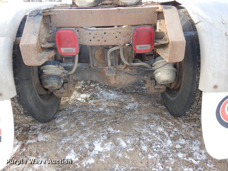 image for item AF9367 2006 Mack CV713  semi truck