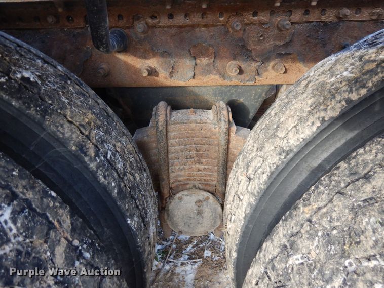 image for item AF9367 2006 Mack CV713  semi truck