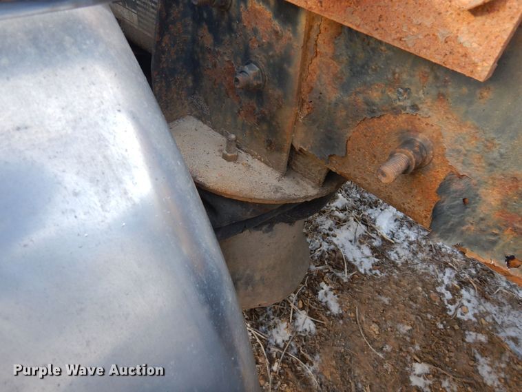 image for item AF9367 2006 Mack CV713  semi truck