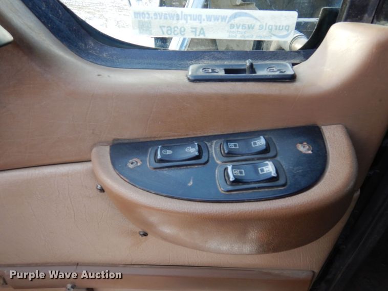 image for item AF9367 2006 Mack CV713  semi truck