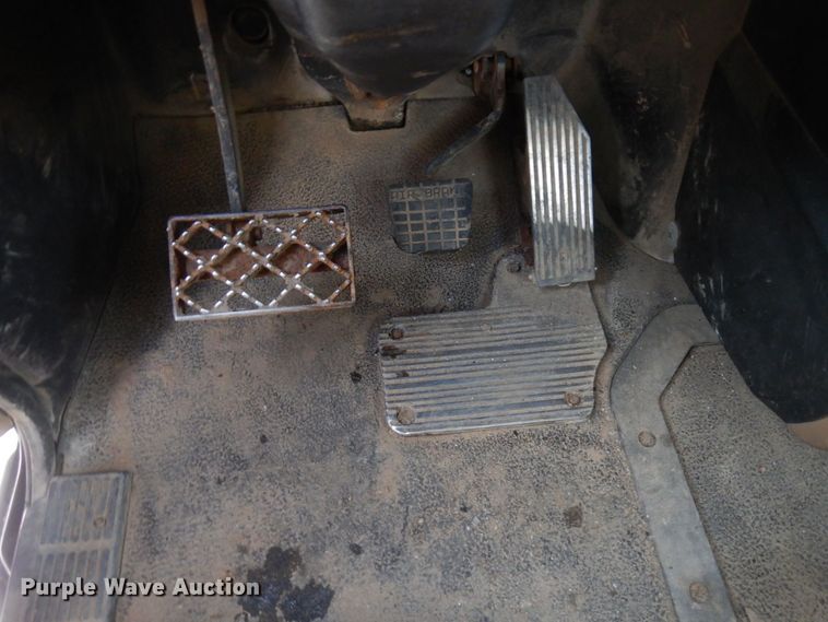 image for item AF9367 2006 Mack CV713  semi truck