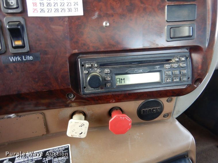 image for item AF9367 2006 Mack CV713  semi truck