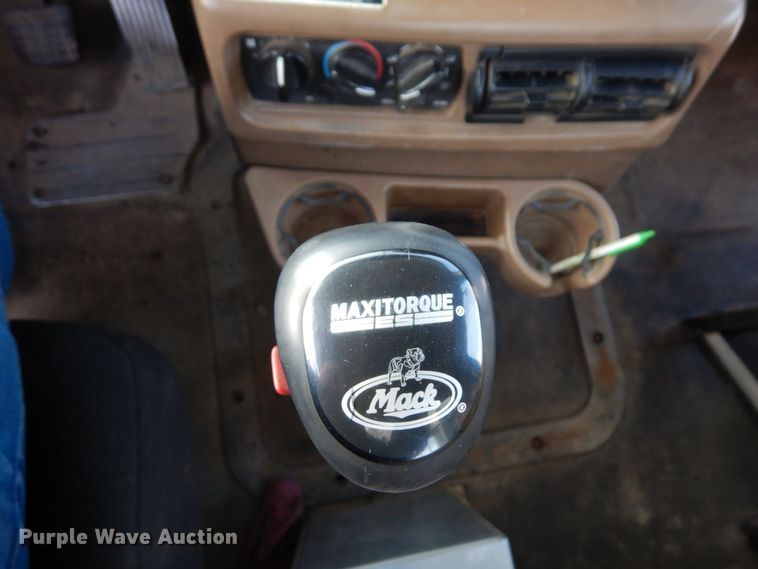 image for item AF9367 2006 Mack CV713  semi truck