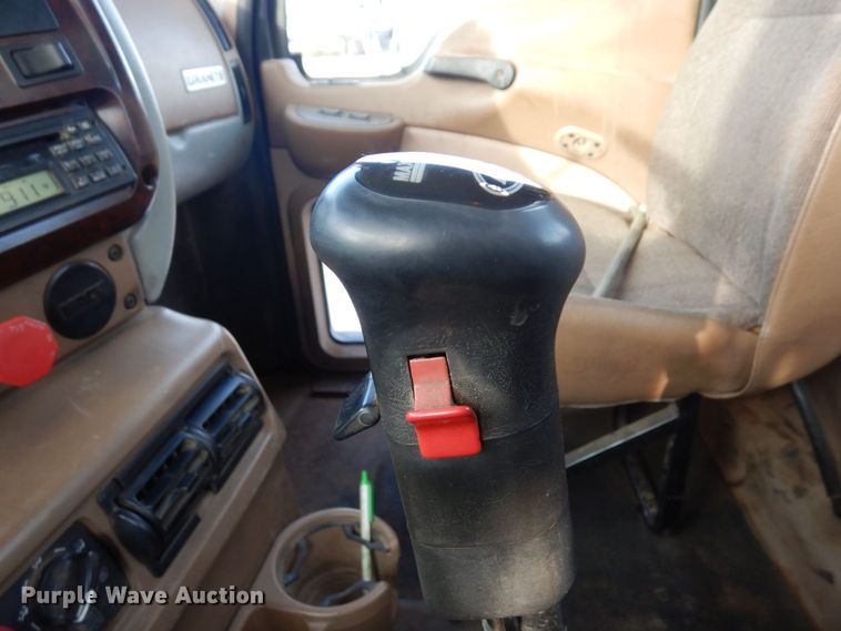 image for item AF9367 2006 Mack CV713  semi truck