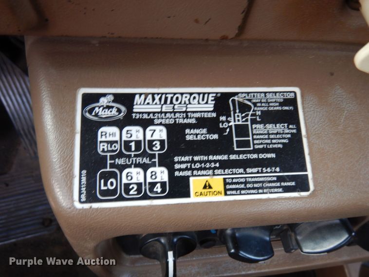 image for item AF9367 2006 Mack CV713  semi truck