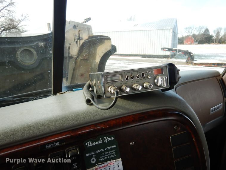 image for item AF9367 2006 Mack CV713  semi truck