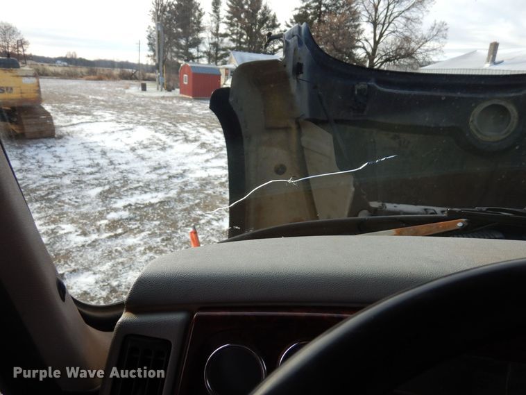 image for item AF9367 2006 Mack CV713  semi truck