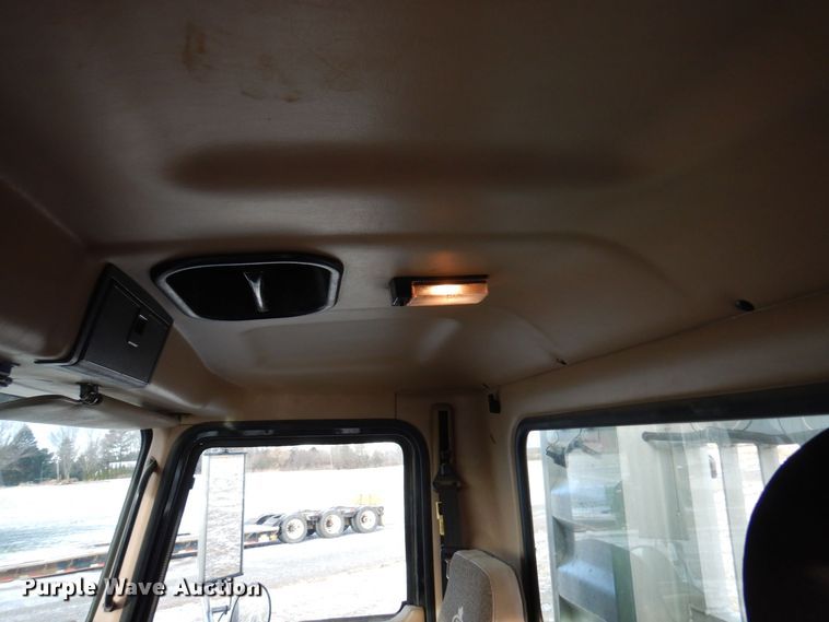 image for item AF9367 2006 Mack CV713  semi truck