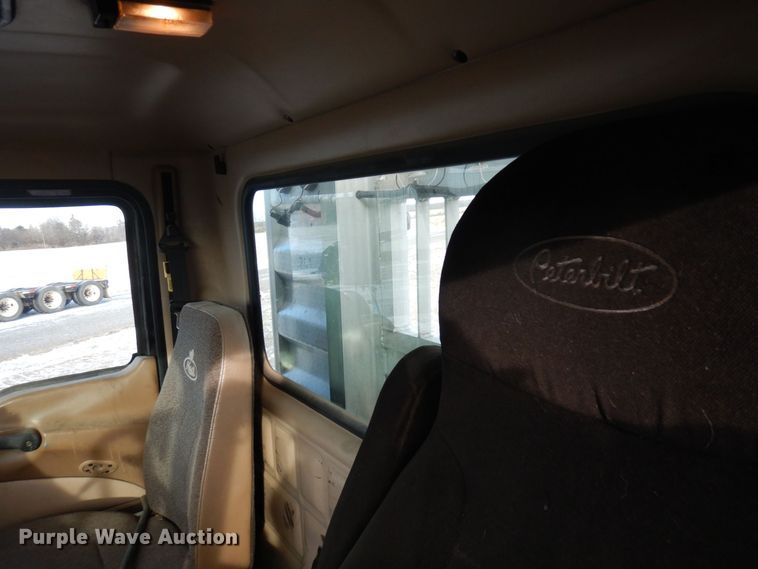 image for item AF9367 2006 Mack CV713  semi truck