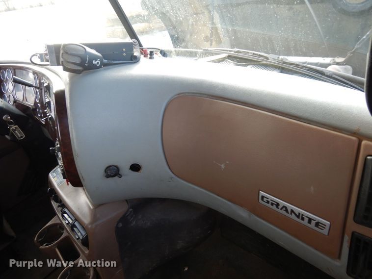 image for item AF9367 2006 Mack CV713  semi truck