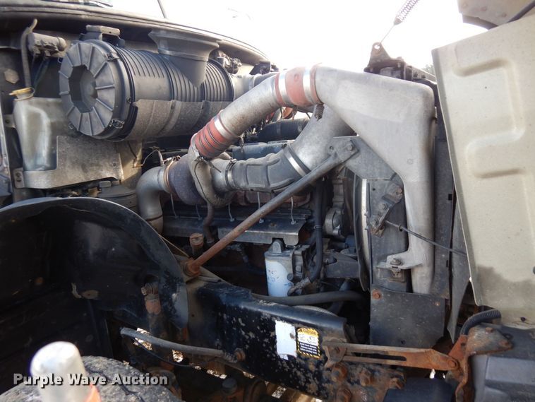 image for item AF9367 2006 Mack CV713  semi truck