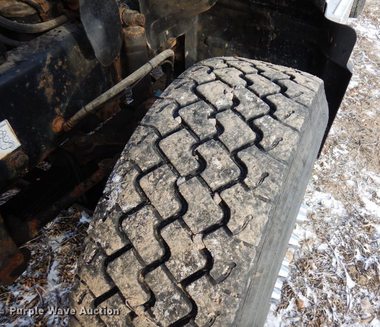 image for item AF9367 2006 Mack CV713  semi truck