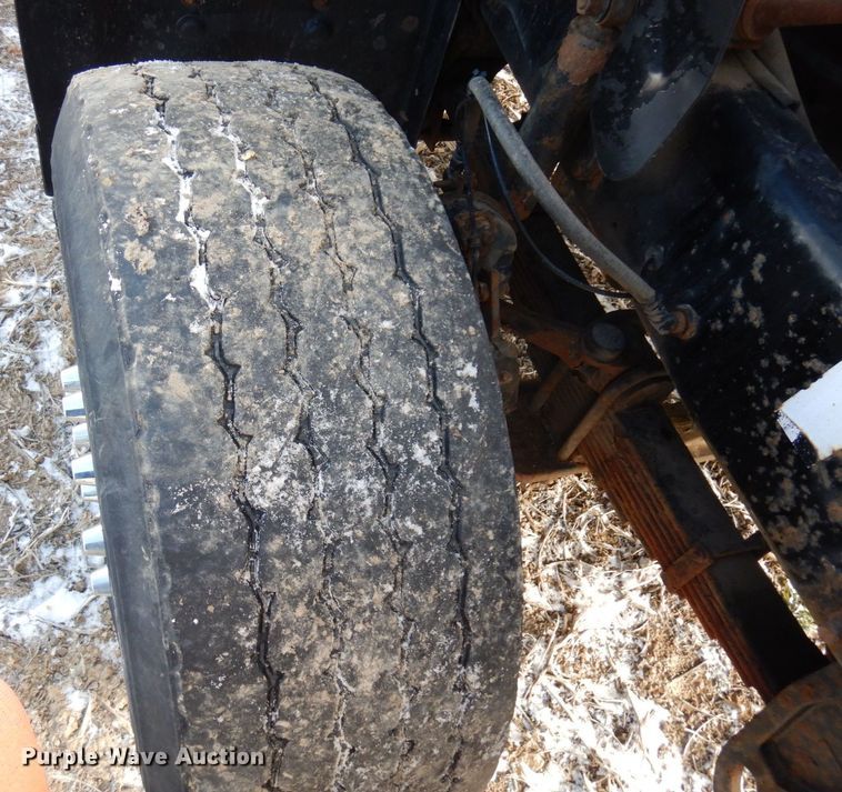 image for item AF9367 2006 Mack CV713  semi truck