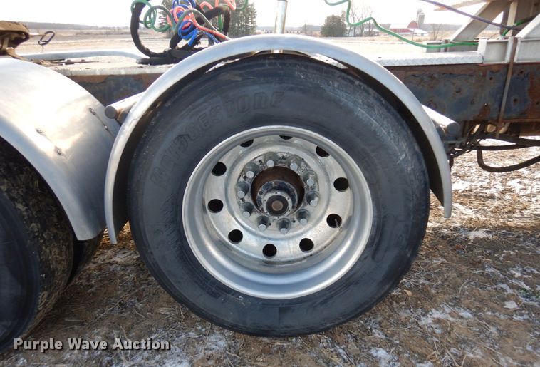 image for item AF9367 2006 Mack CV713  semi truck