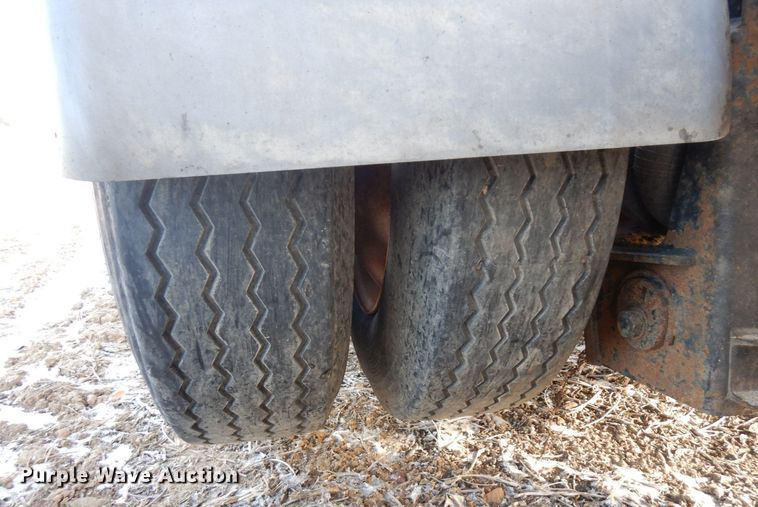 image for item AF9367 2006 Mack CV713  semi truck