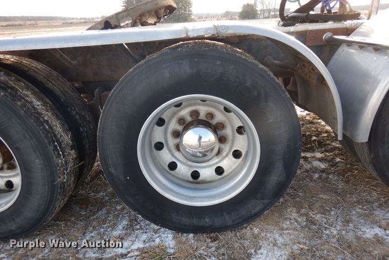 image for item AF9367 2006 Mack CV713  semi truck