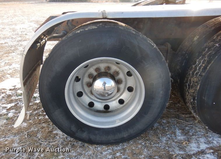 image for item AF9367 2006 Mack CV713  semi truck