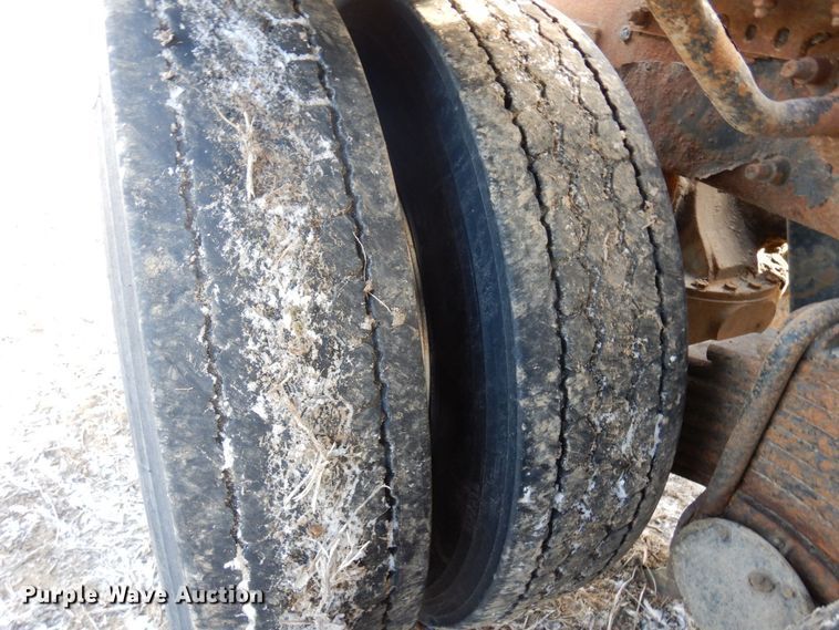 image for item AF9367 2006 Mack CV713  semi truck