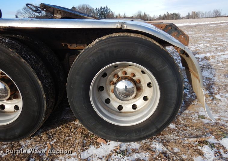 image for item AF9367 2006 Mack CV713  semi truck