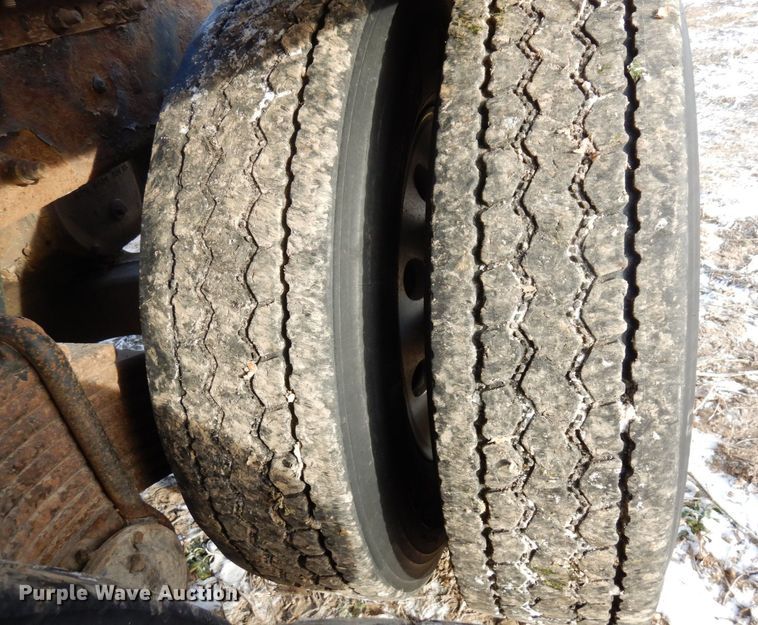 image for item AF9367 2006 Mack CV713  semi truck