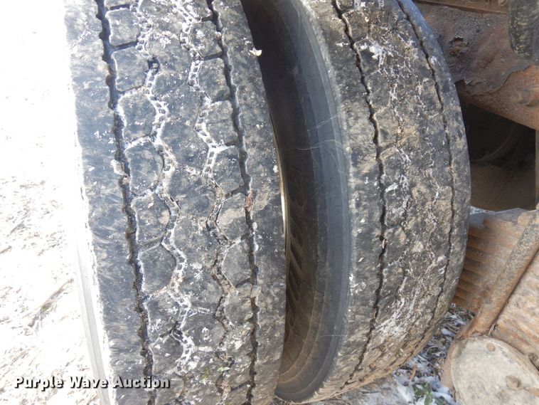 image for item AF9367 2006 Mack CV713  semi truck