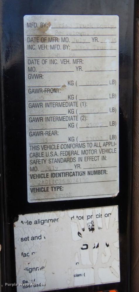 image for item AF9367 2006 Mack CV713  semi truck