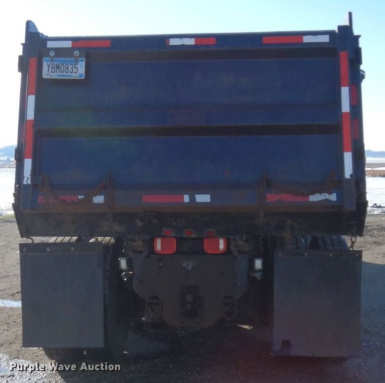 image for item AF9405 2005 Sterling L9500  dump truck
