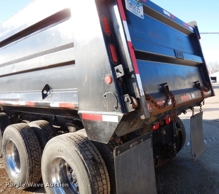 image for item AF9405 2005 Sterling L9500  dump truck