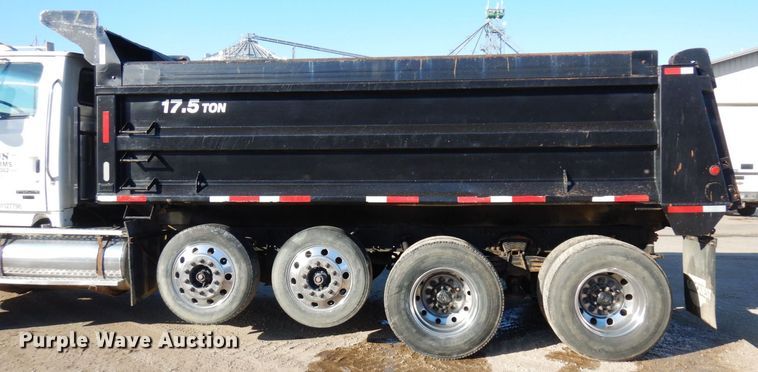 image for item AF9405 2005 Sterling L9500  dump truck