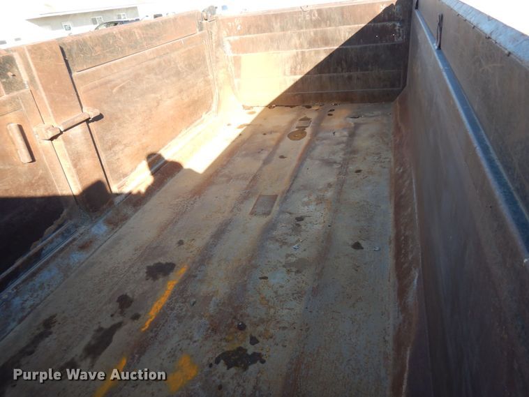 image for item AF9405 2005 Sterling L9500  dump truck