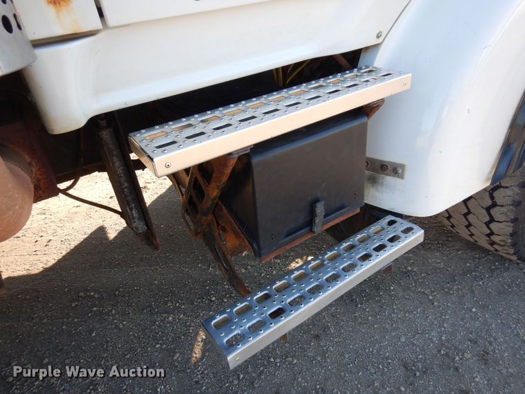 image for item AF9405 2005 Sterling L9500  dump truck