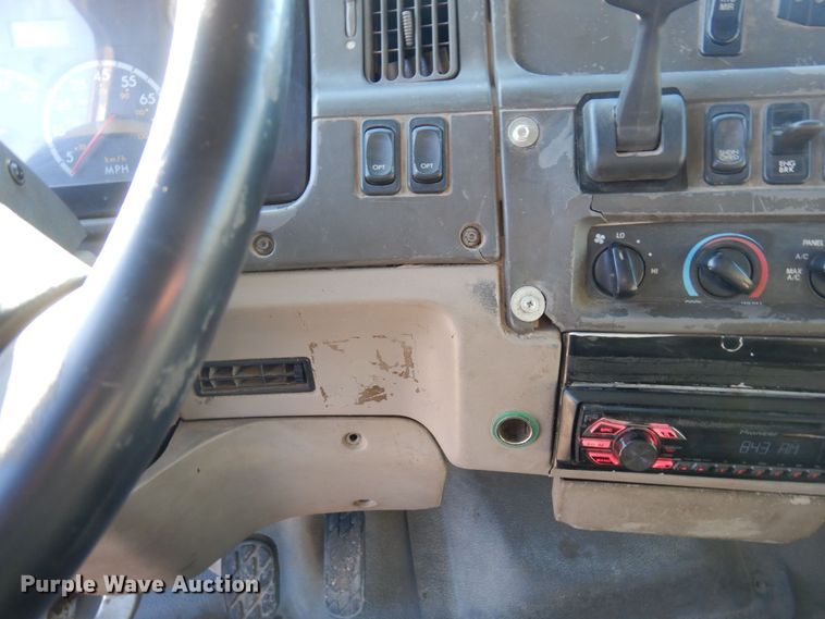 image for item AF9405 2005 Sterling L9500  dump truck