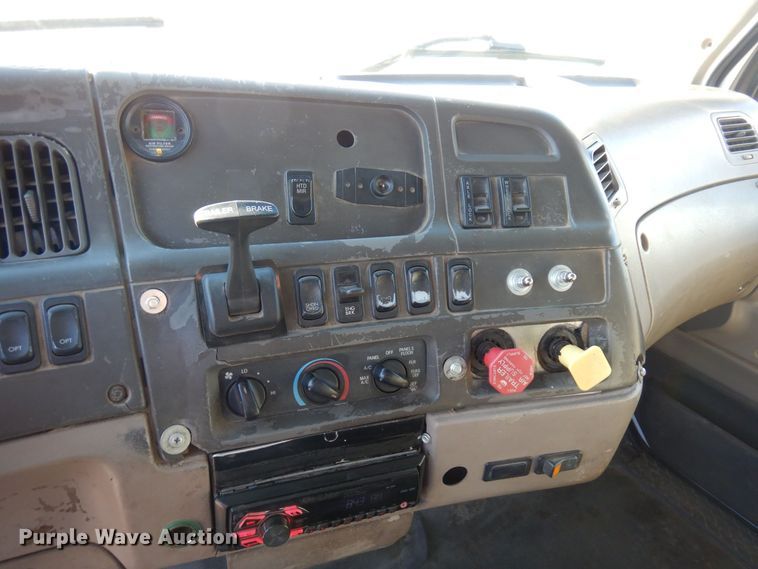 image for item AF9405 2005 Sterling L9500  dump truck