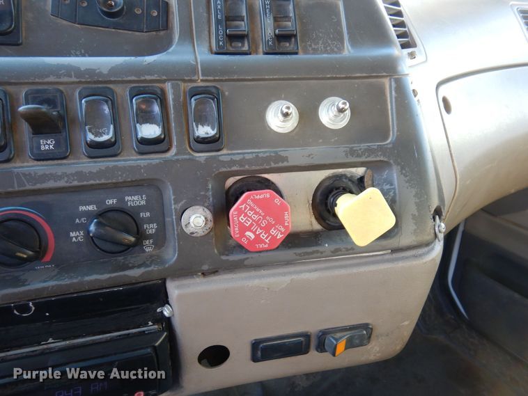 image for item AF9405 2005 Sterling L9500  dump truck