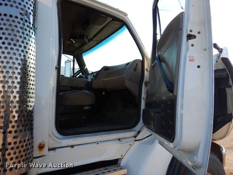 image for item AF9405 2005 Sterling L9500  dump truck