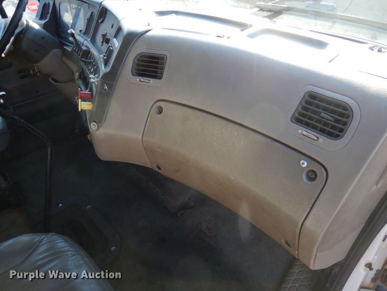 image for item AF9405 2005 Sterling L9500  dump truck